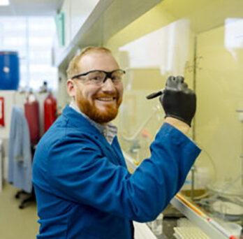 Andrew Riley in his lab. (Photo: Martin Hernandez/University of Illinois Chicago) 
